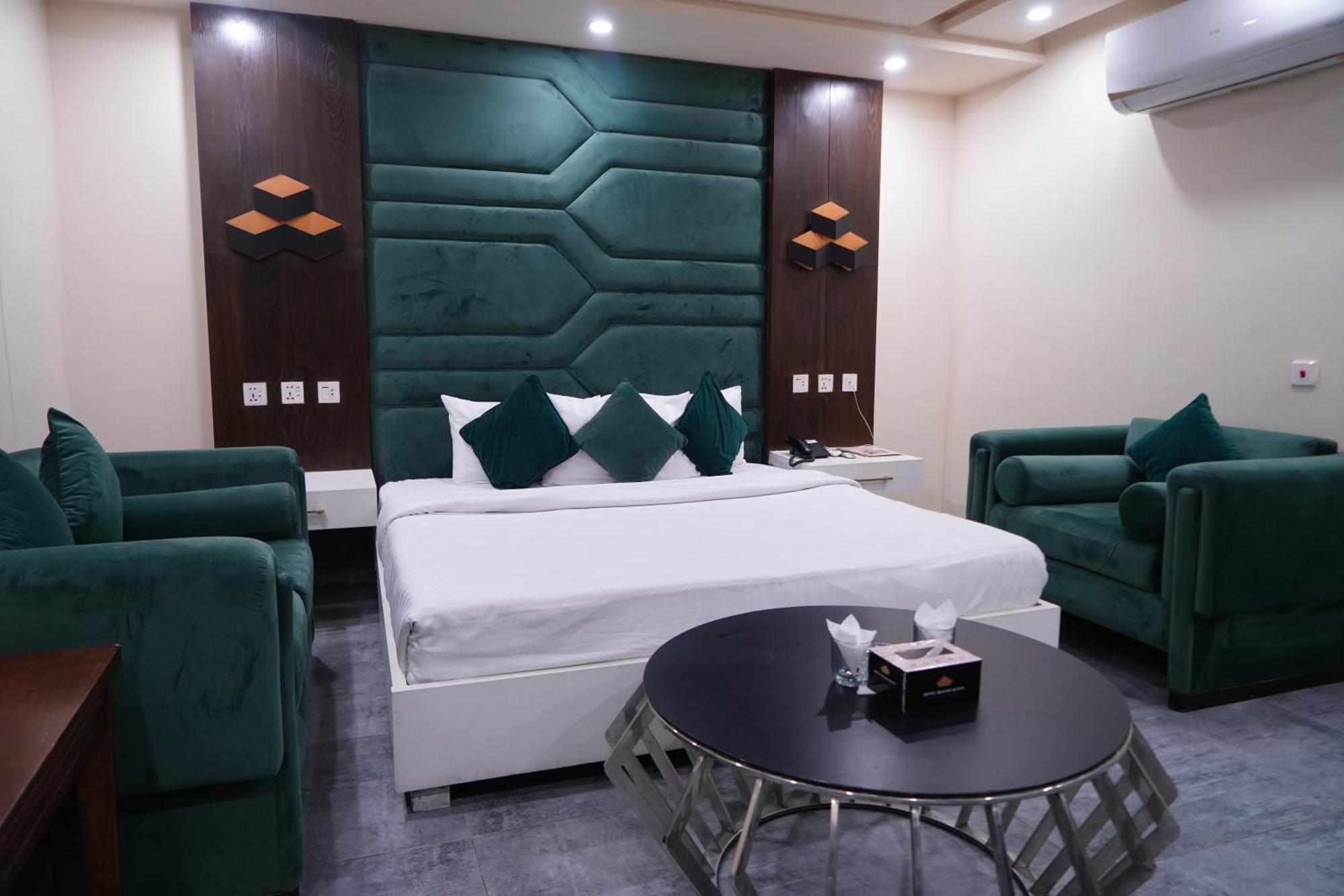 Hotel Avalon Suites มุลตาน ภายนอก รูปภาพ