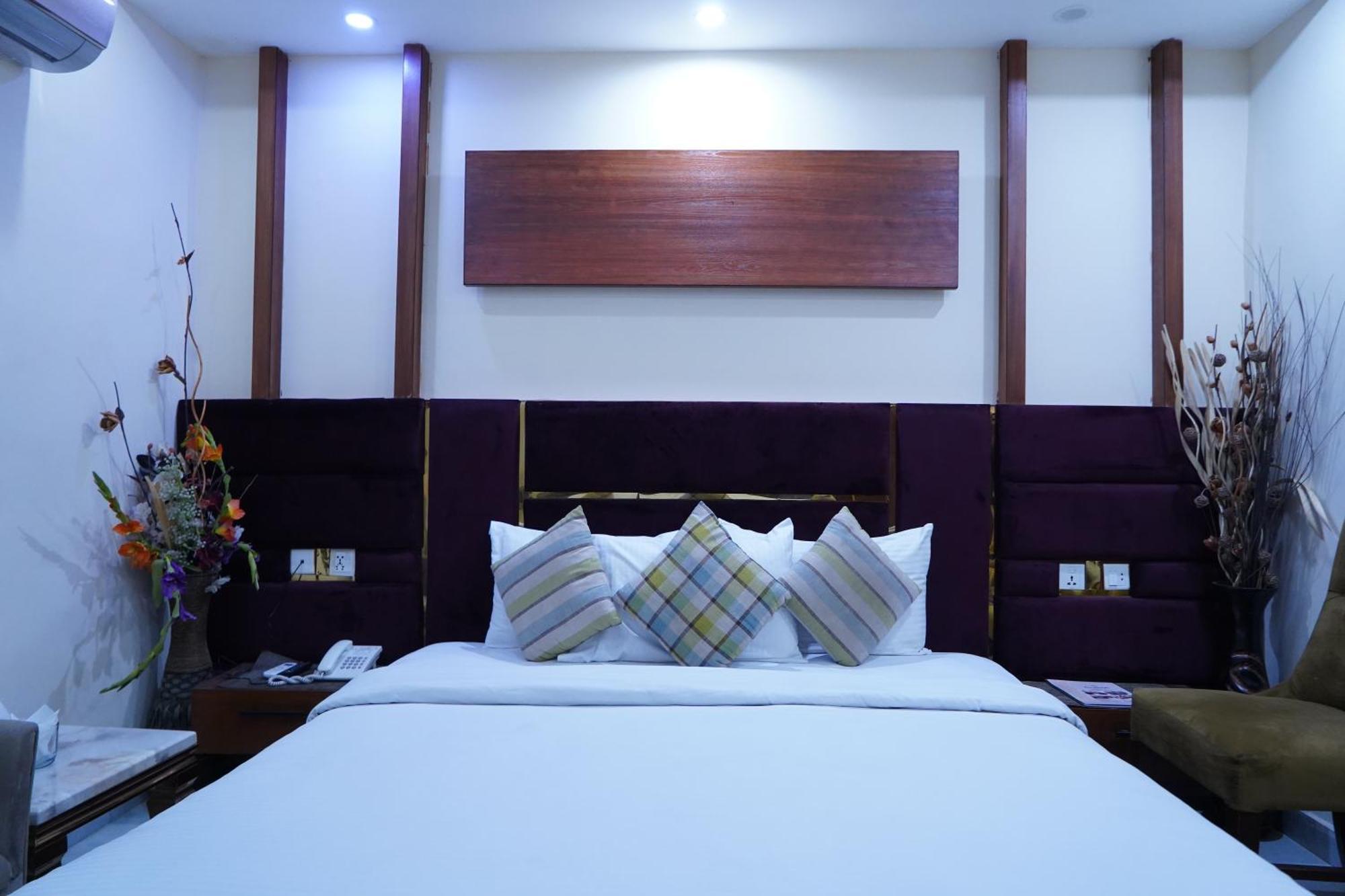 Hotel Avalon Suites มุลตาน ภายนอก รูปภาพ