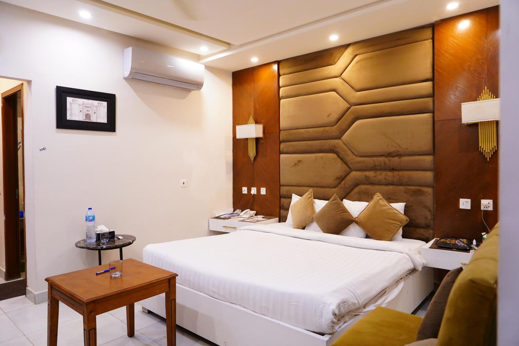 Hotel Avalon Suites มุลตาน ภายนอก รูปภาพ