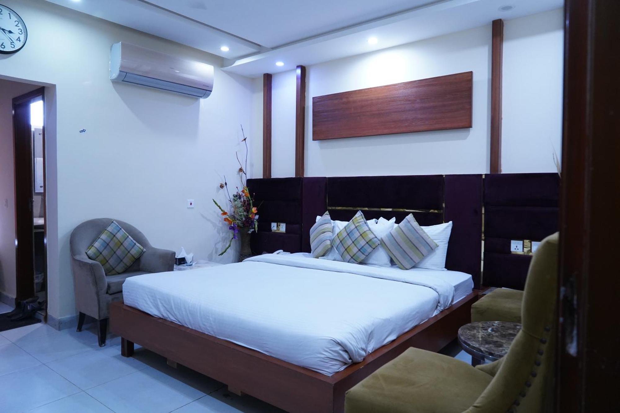 Hotel Avalon Suites มุลตาน ภายนอก รูปภาพ