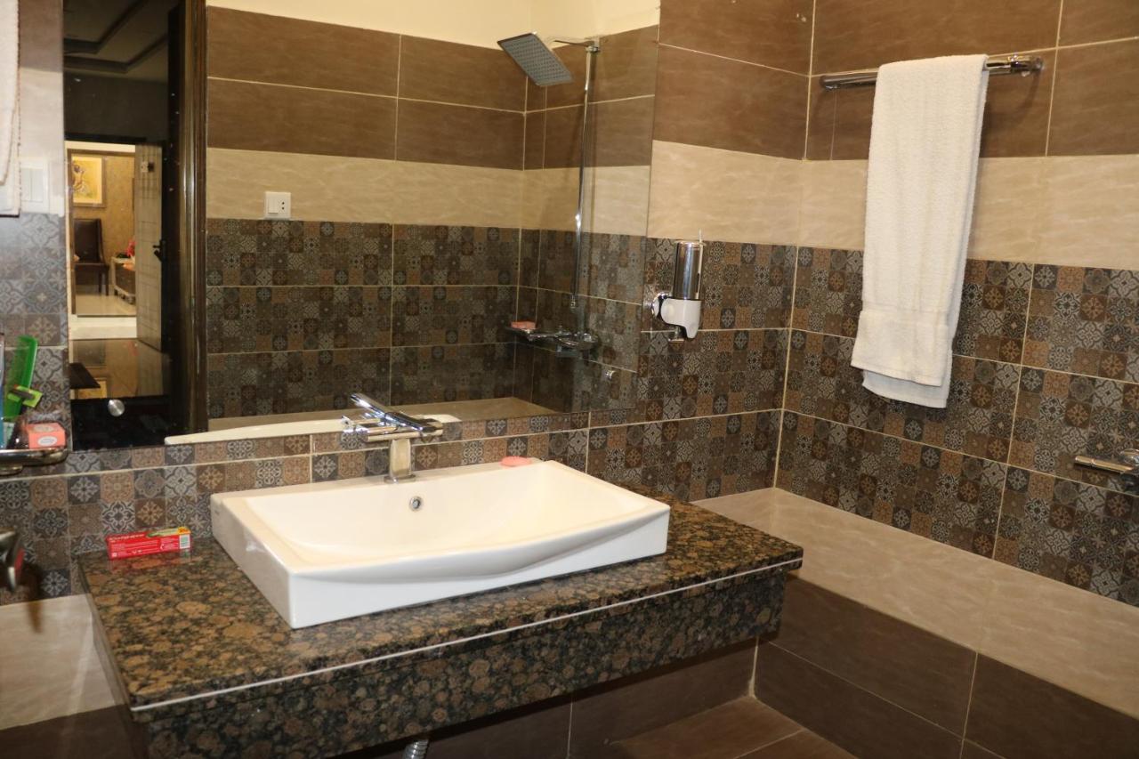 Hotel Avalon Suites มุลตาน ภายนอก รูปภาพ